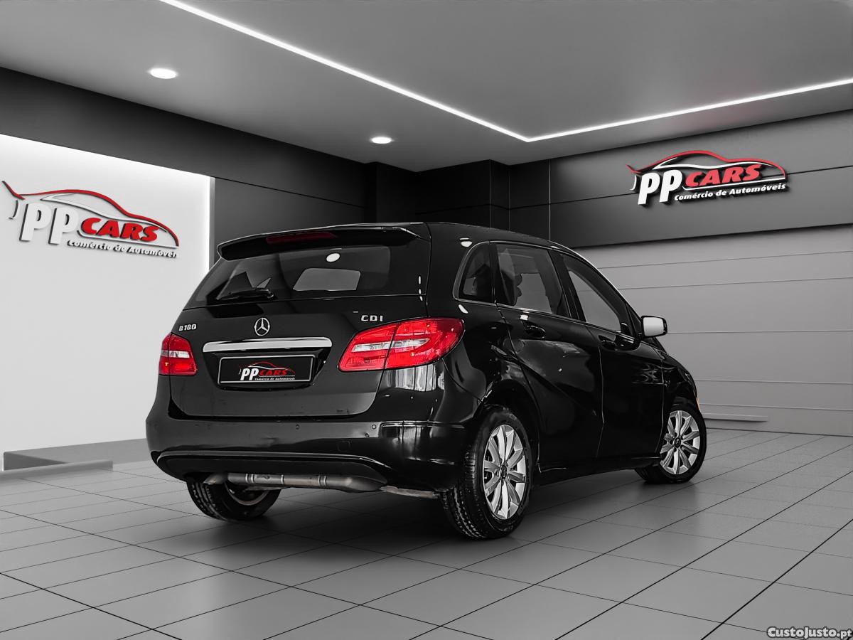 Mercedes-Benz B 180 CDI BlueEFFICIENCY N — fotografia 15