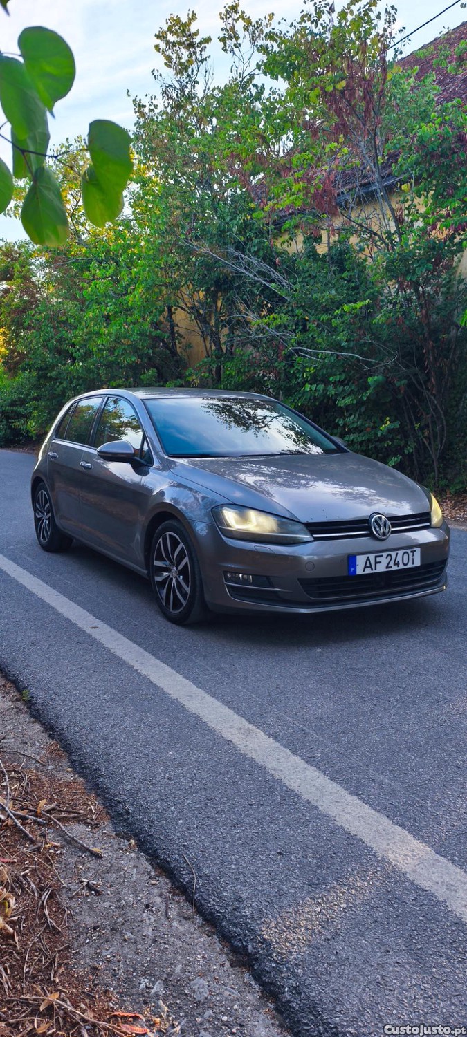 Volkswagen Golf 2.0 TDI Highline — fotografia 2