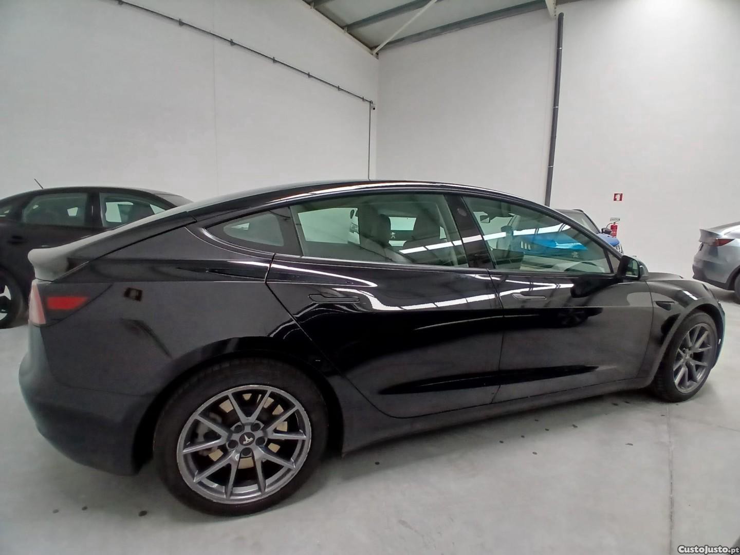 Tesla Model 3 Standard RWD — fotografia 3