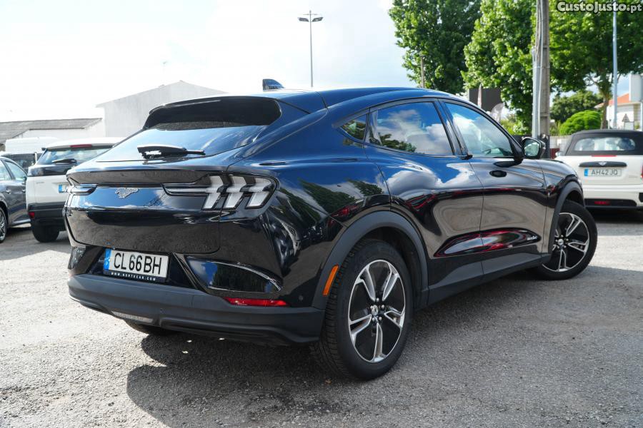 Ford Mustang Mach-E 75.7 kWh Premium AWD — fotografia 10