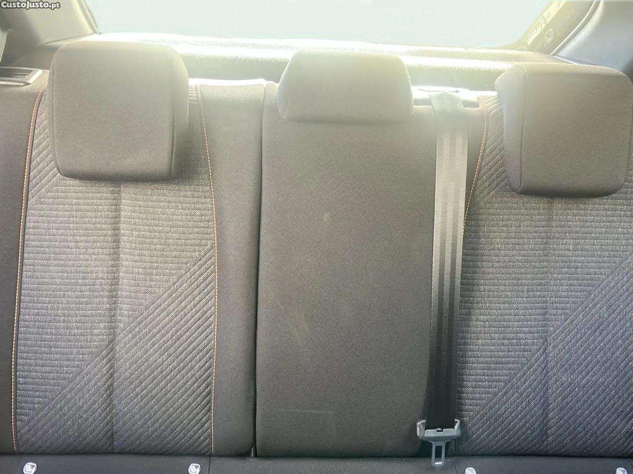 Peugeot 208 1.2 Hybrid Style e-DCS6 — fotografia 2
