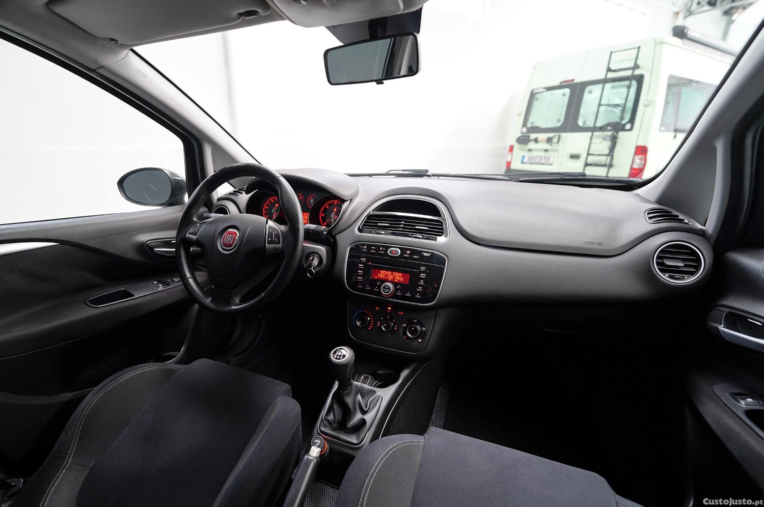 Fiat Punto 1.3 M-Jet Lounge S&S — fotografia 25