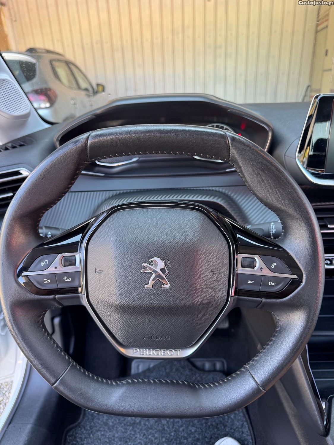Peugeot 208 1.5 Blue HDI Pack — fotografia 8