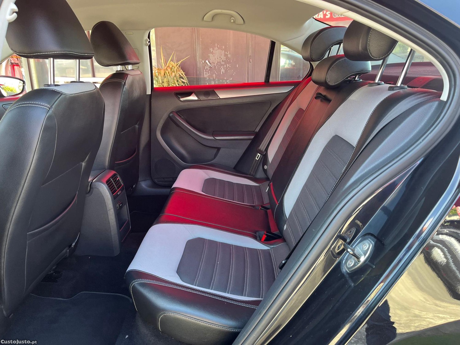 Volkswagen Jetta 1.6 TDI — fotografia 11