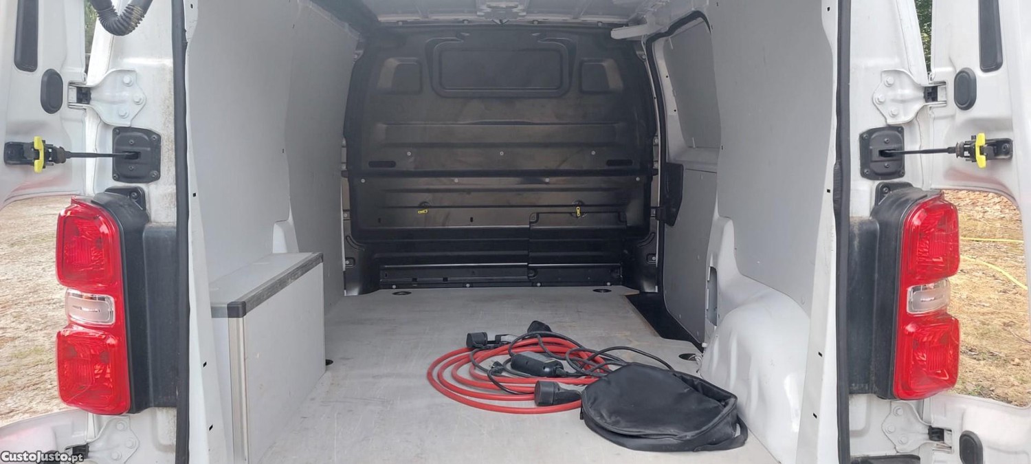 Peugeot e-Expert 75 kWh Semi-Vidrado Premium Standard — fotografia 6
