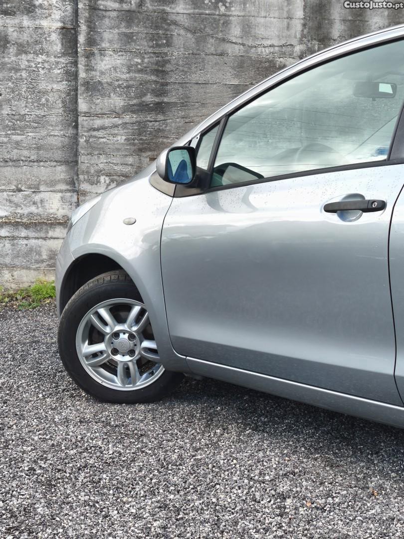 Toyota Yaris 1.0 VVT-i — fotografia 16