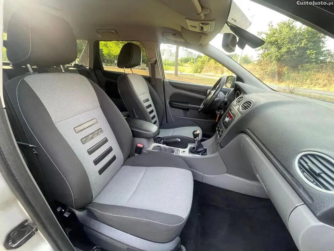 Ford Focus 1.6 TDCi DPF Titanium — fotografia 4