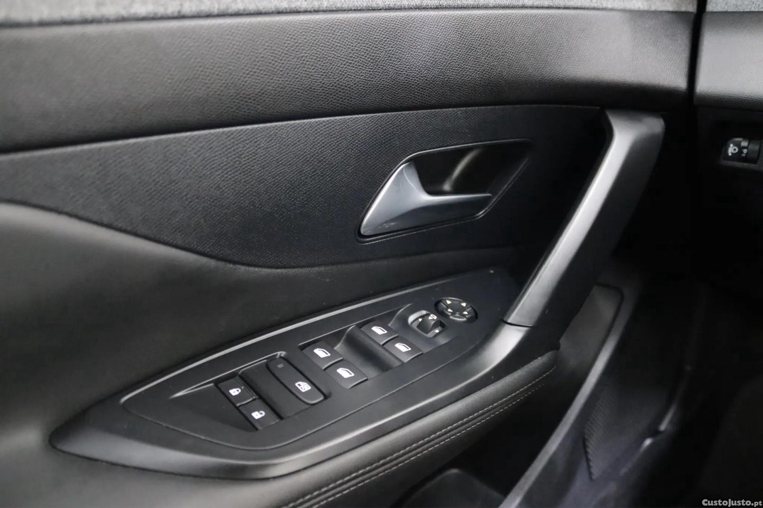 Peugeot 308 1.2 PureTech Allure Pack EAT8 — fotografia 10