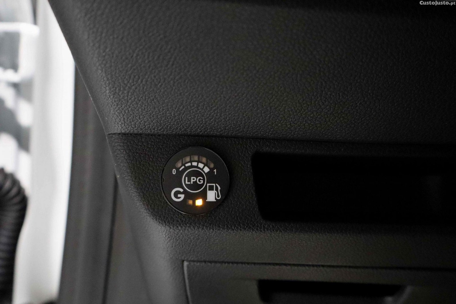 Mitsubishi Colt 1.0 MPI-T Kaiteki Bi-Fuel — fotografia 17