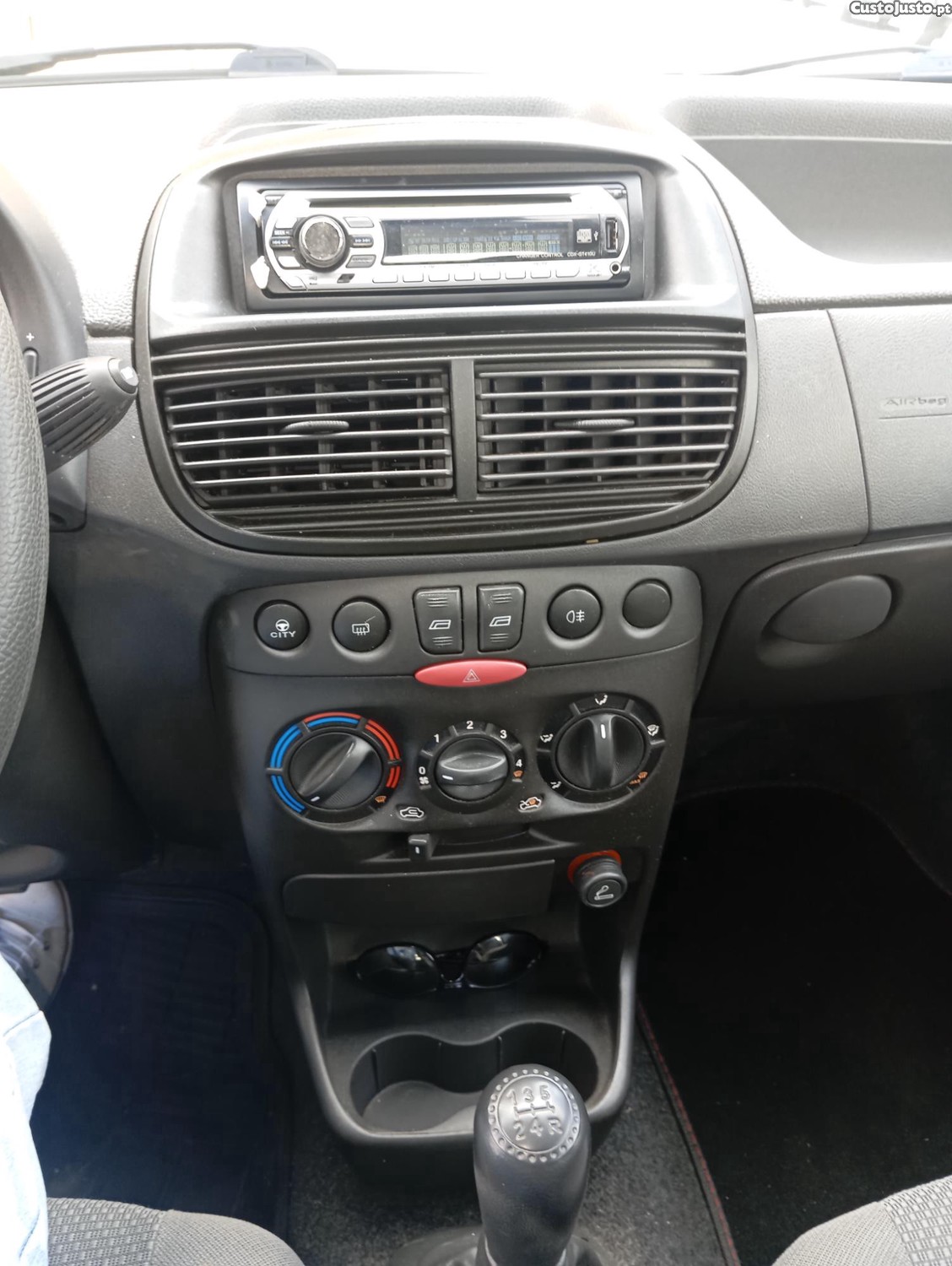 Fiat Punto 1.3 MultiJet — fotografia 4