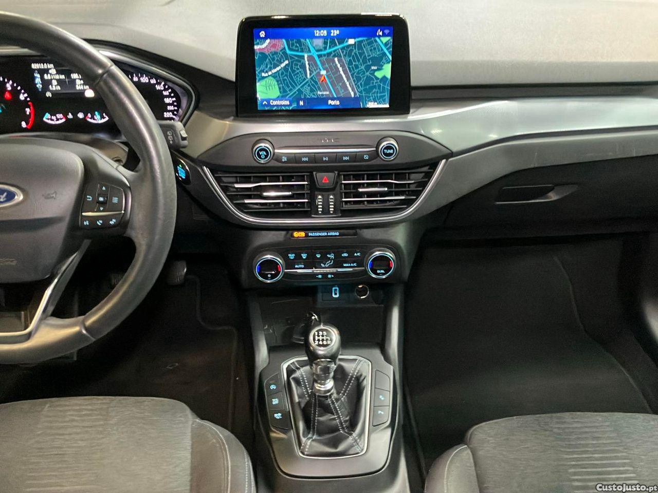 Ford Focus 1.0 EcoBoost Active X — fotografia 15