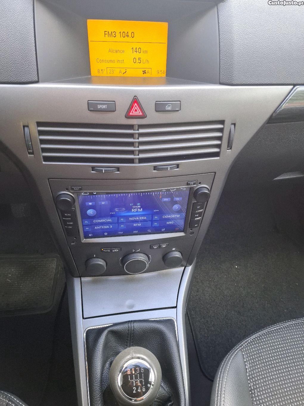 Opel Astra 1.9 CDTI — fotografia 2