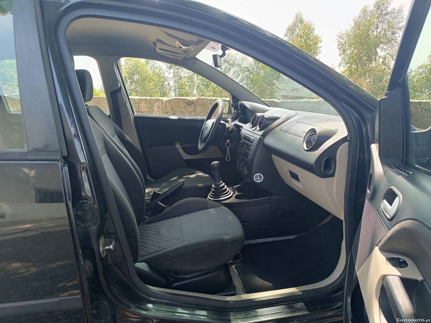 Ford Fiesta 1.25c/ revisão — fotografia 4