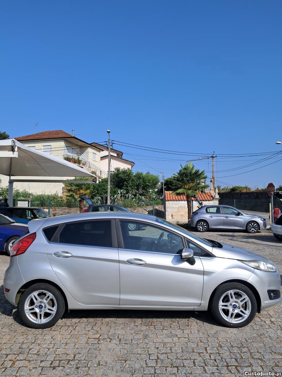 Ford Fiesta 1.5 Tdci Titanium — photo 2