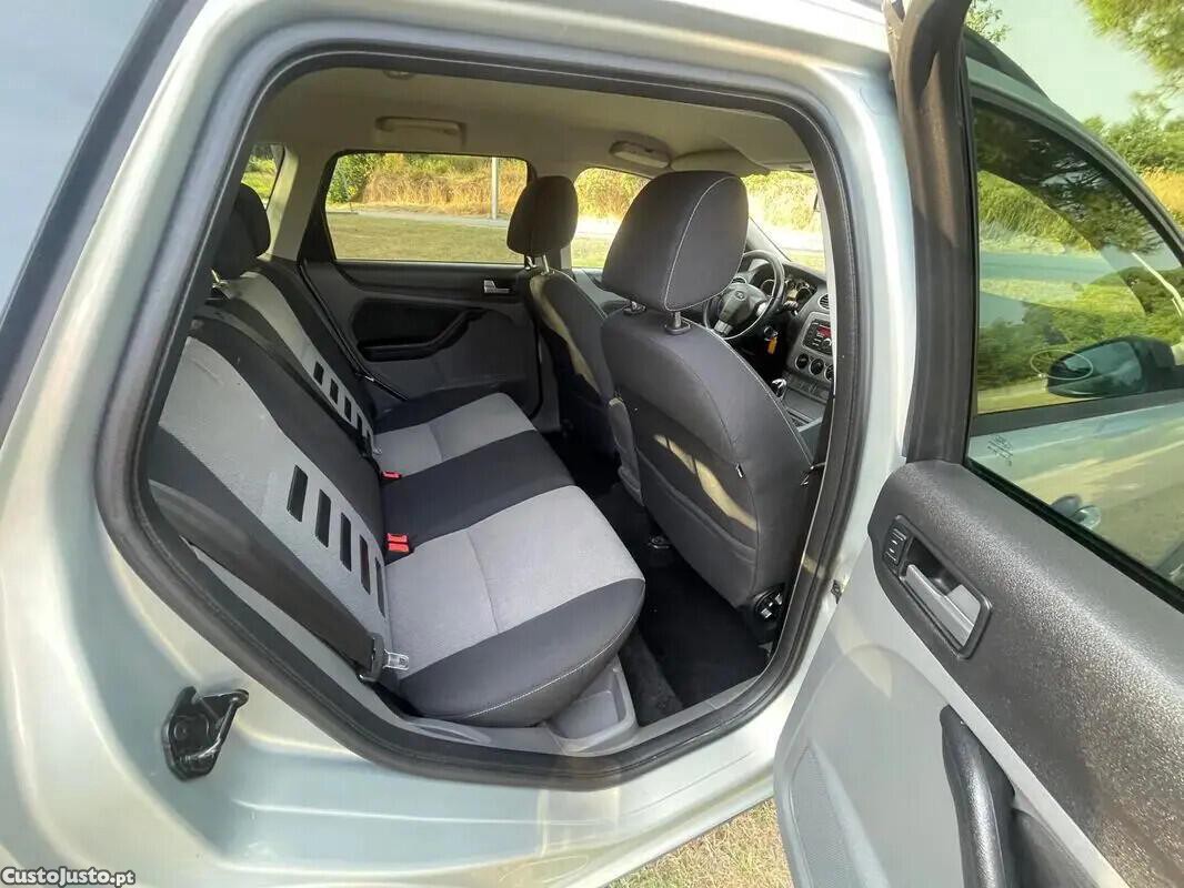 Ford Focus 1.6 TDCi DPF Titanium — fotografia 3