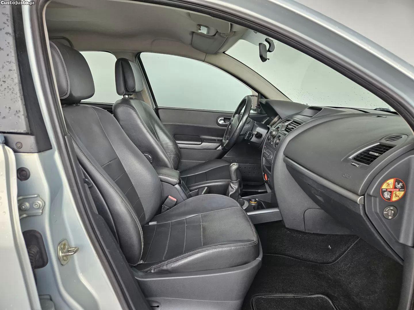 Renault Mégane 1.5 dci confort — fotografia 3