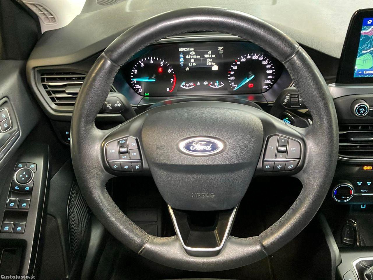Ford Focus 1.0 EcoBoost Active X — fotografia 14