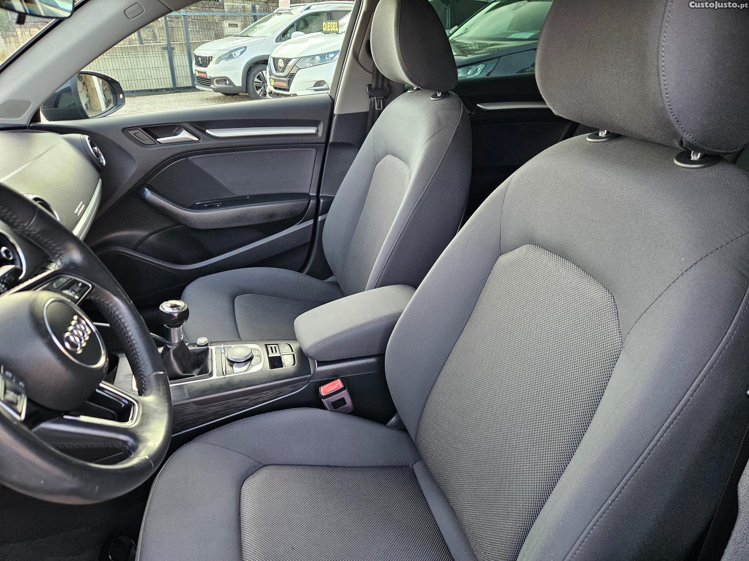 Audi A3 SPORTBACK 1.6 TDI S LINE — fotografia 8