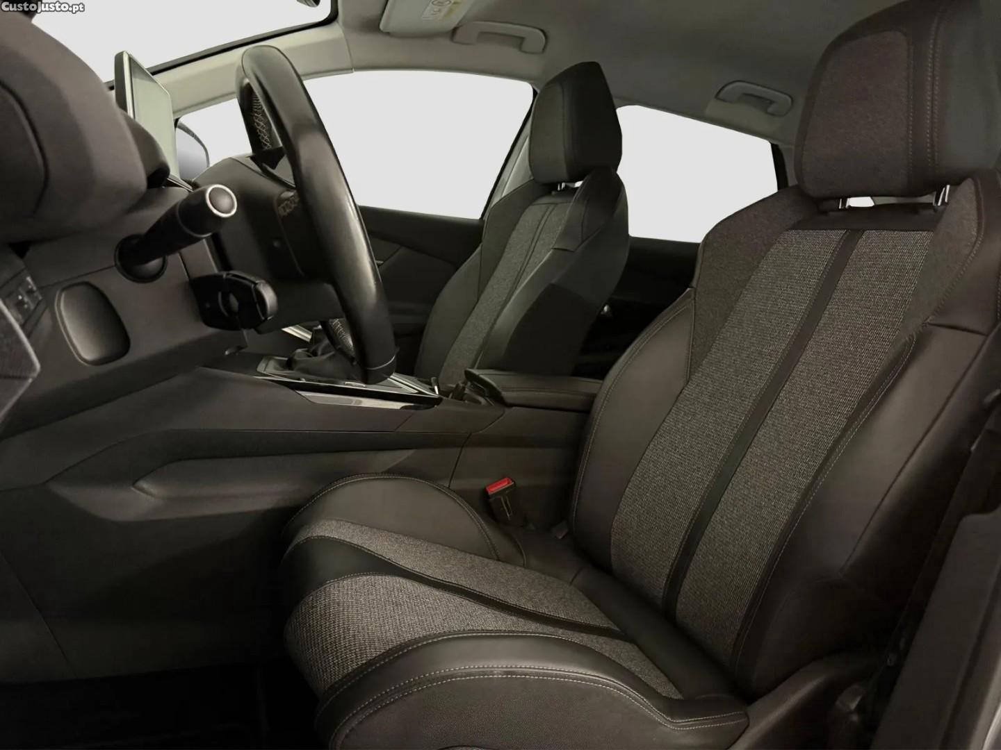 Peugeot 3008 1.2 PureTech Allure — fotografia 3