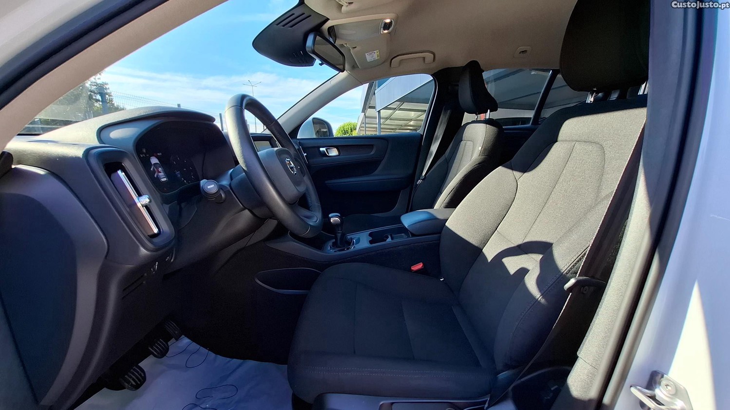 Volvo XC 40 2.0 D3 Momentum Plus — fotografia 4