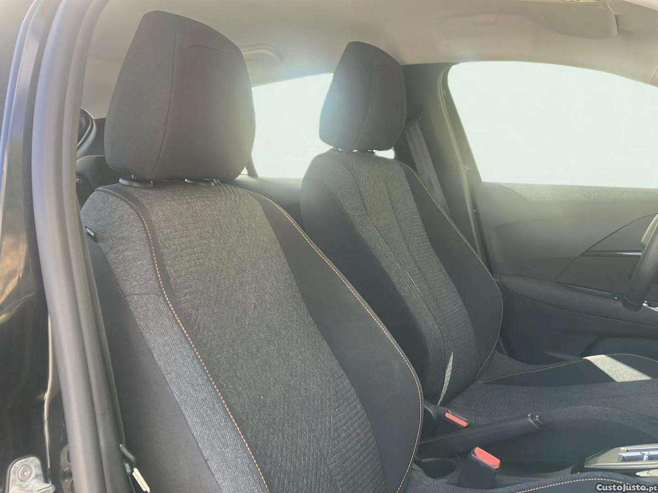 Peugeot 208 1.2 Hybrid Style e-DCS6 — fotografia 6