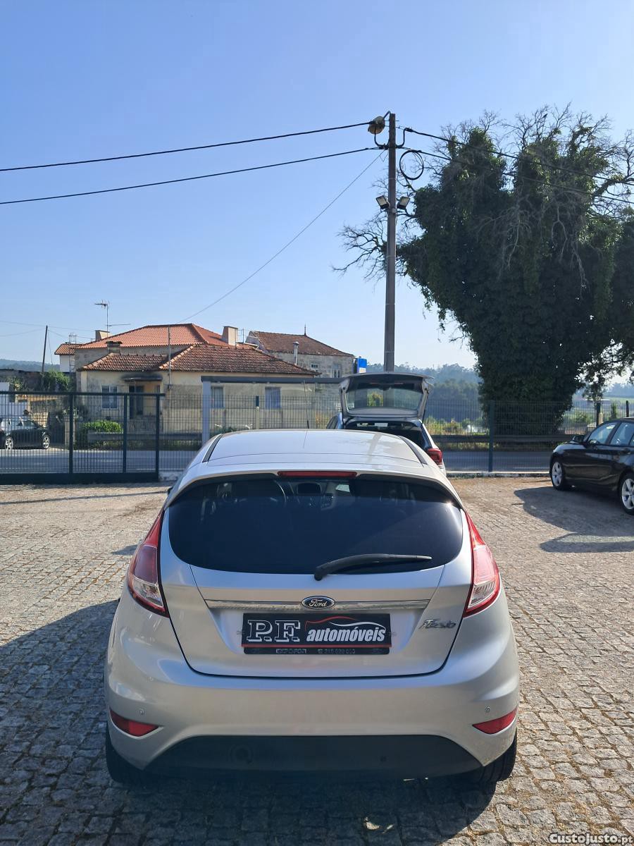 Ford Fiesta 1.5 Tdci Titanium — photo 4