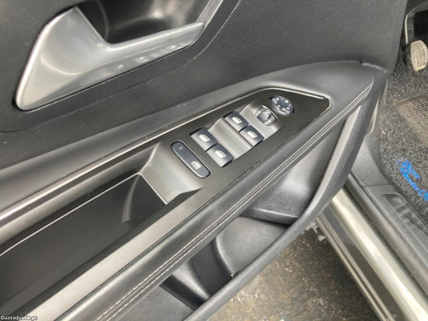 Peugeot 3008 1.2 PureTech Active — fotografia 6