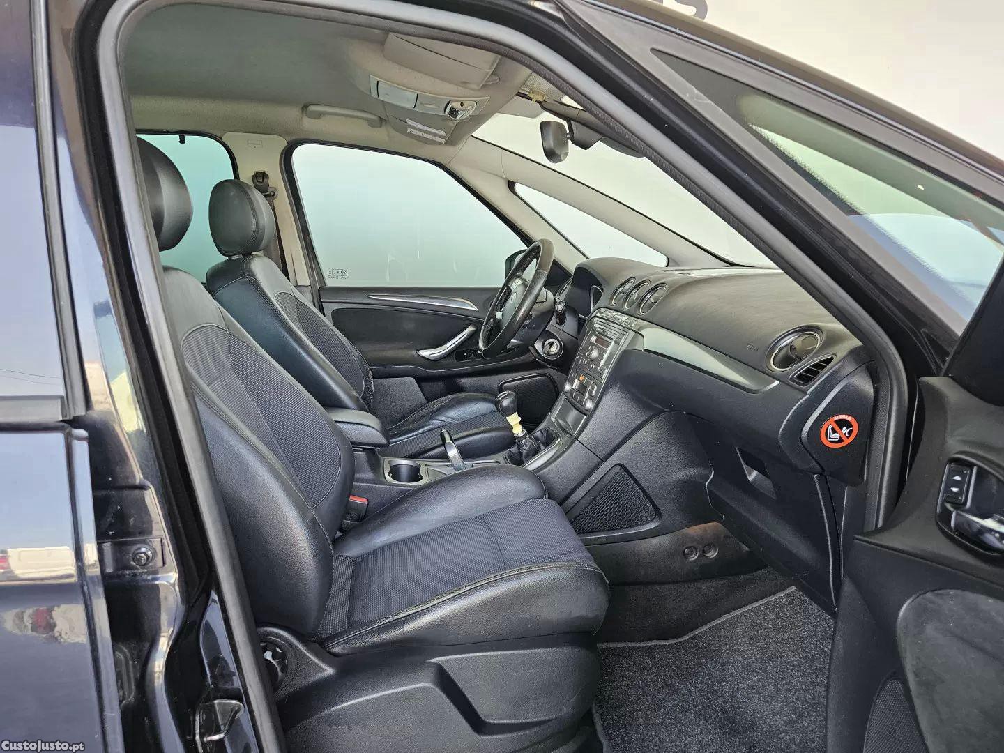 Ford S-Max 7 lugares — fotografia 4