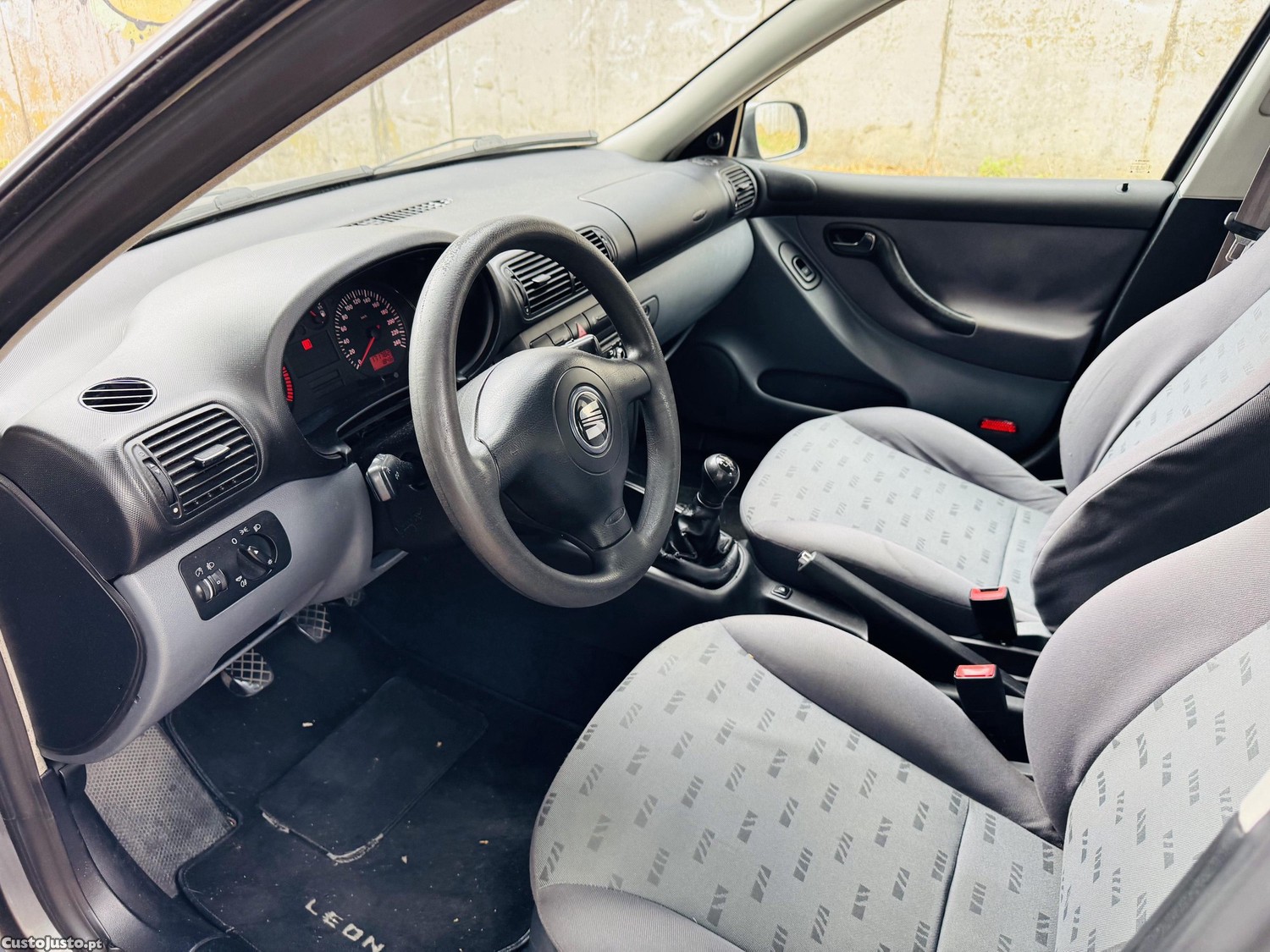 SEAT Leon 1.4 gasolina 169.000km — fotografia 8