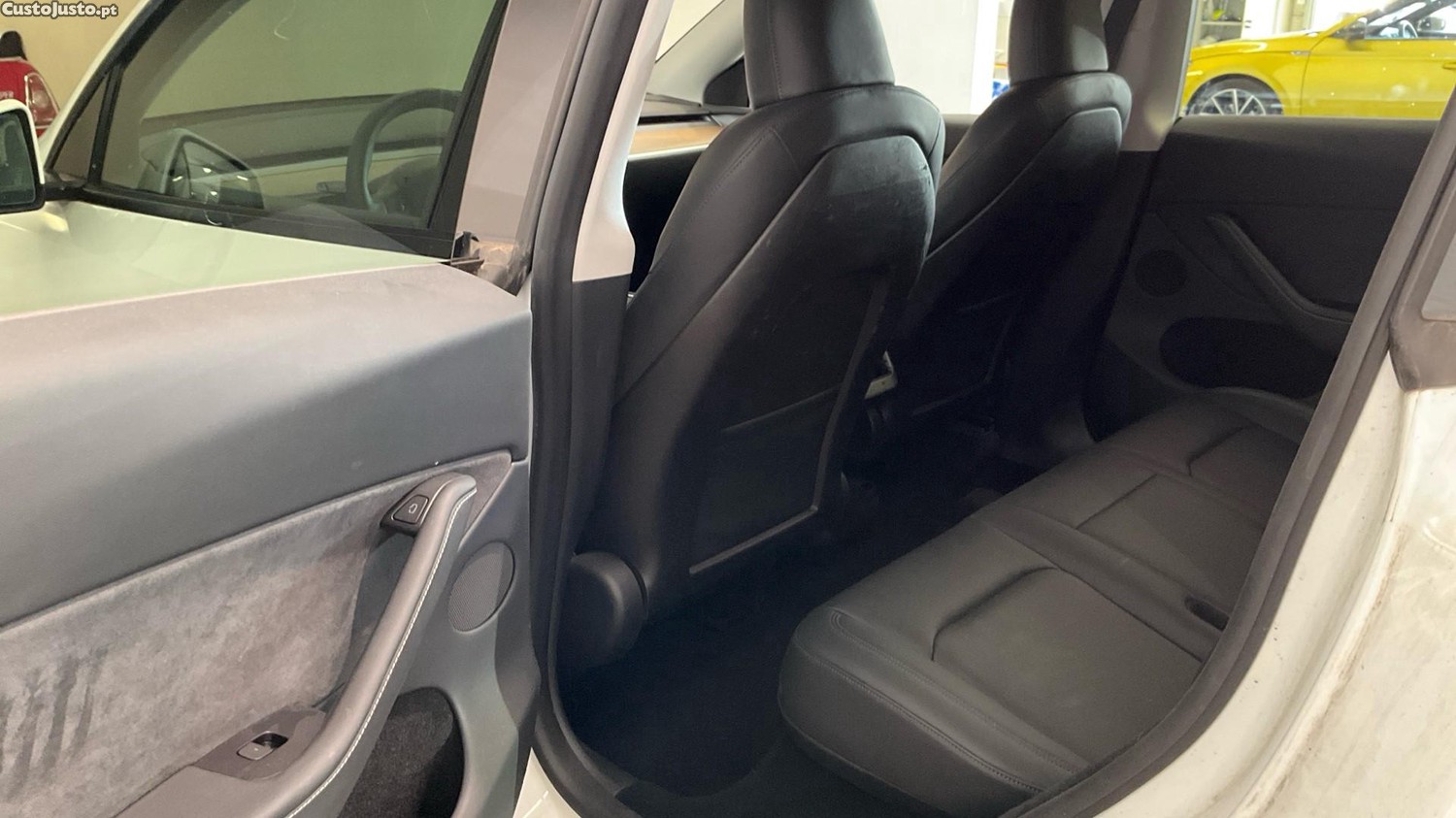 Tesla Model Y Long Range Dual Motor AWD — fotografia 4