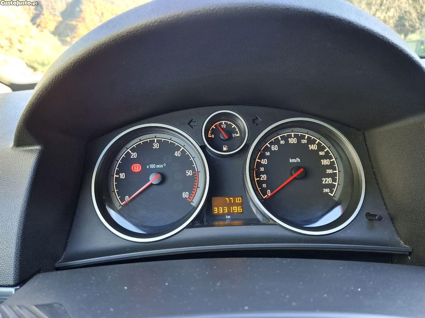 Opel Astra 1.9 CDTI — fotografia 4