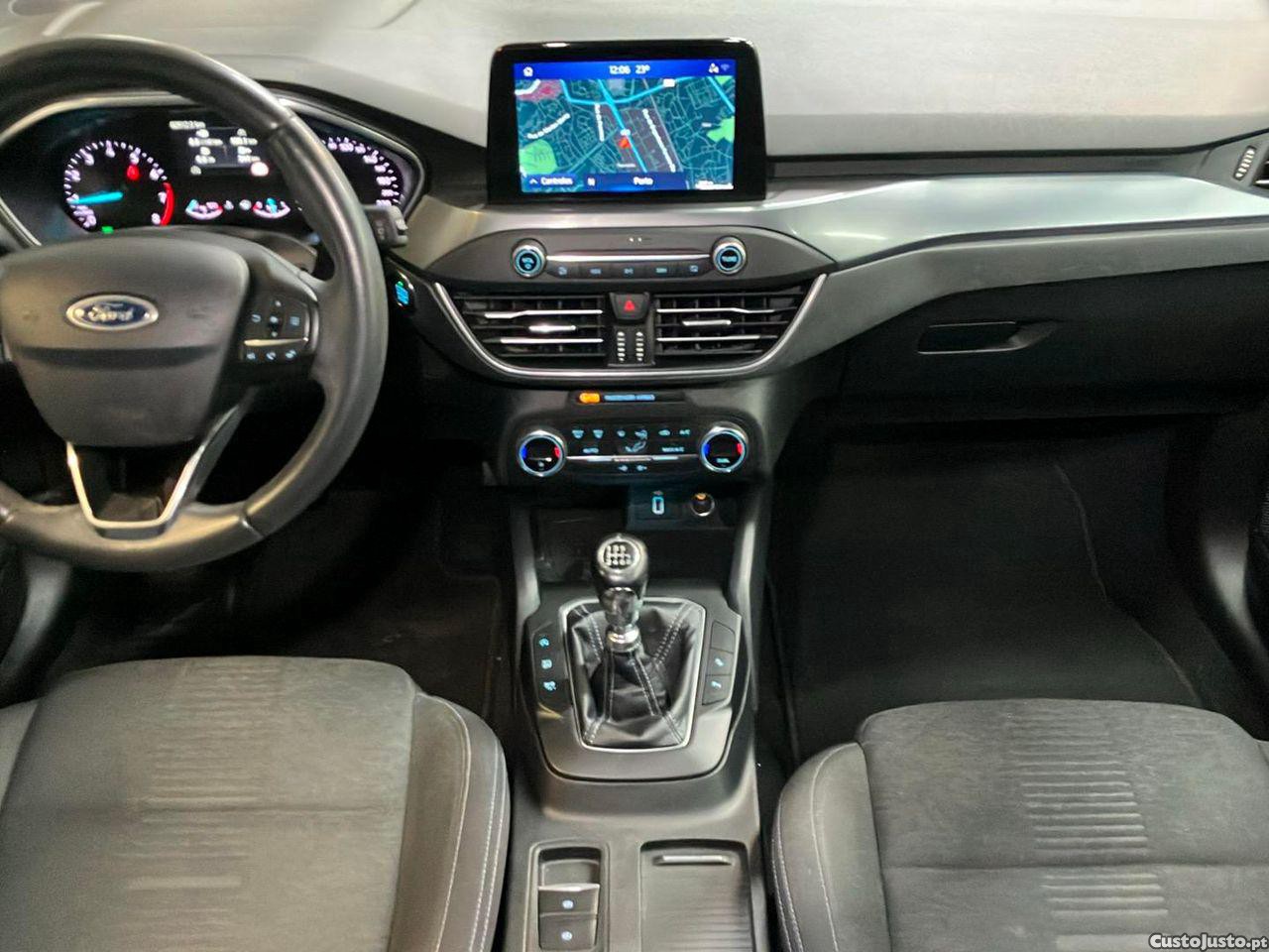 Ford Focus 1.0 EcoBoost Active X — fotografia 13