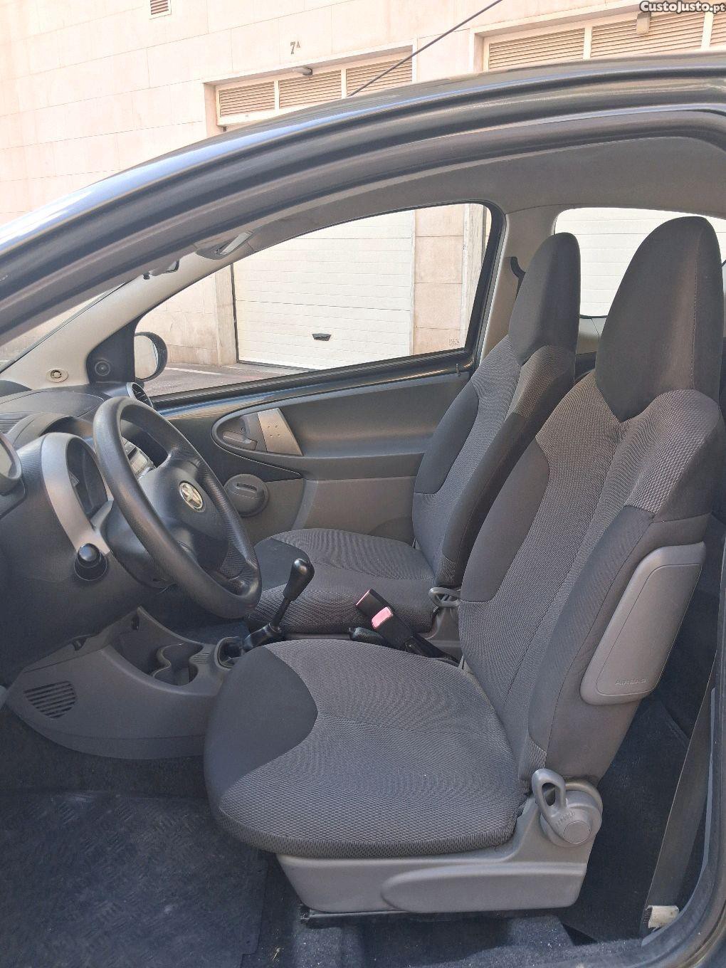 Toyota Aygo 1.0 V-vti+AC 2008 — fotografia 11