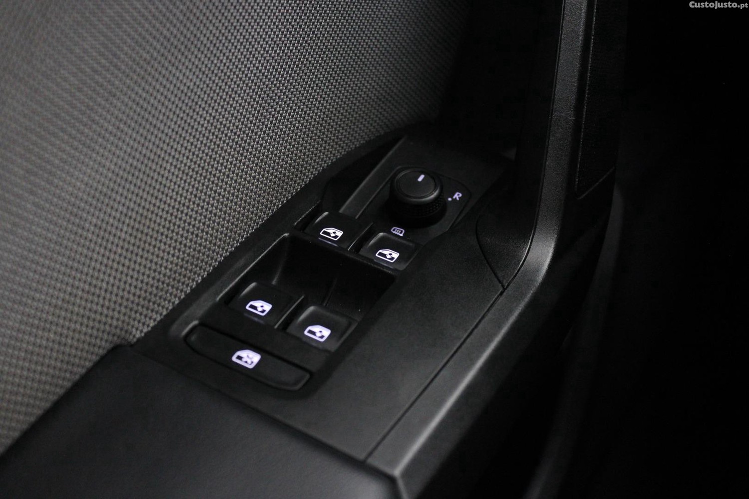 SEAT Leon 2.0 TDI STYLE — fotografia 11