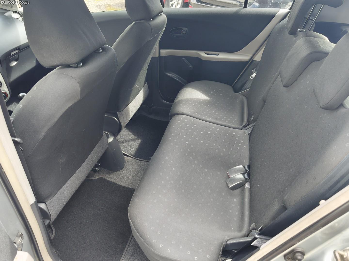 Toyota Yaris 1.0 VVT-i — fotografia 11
