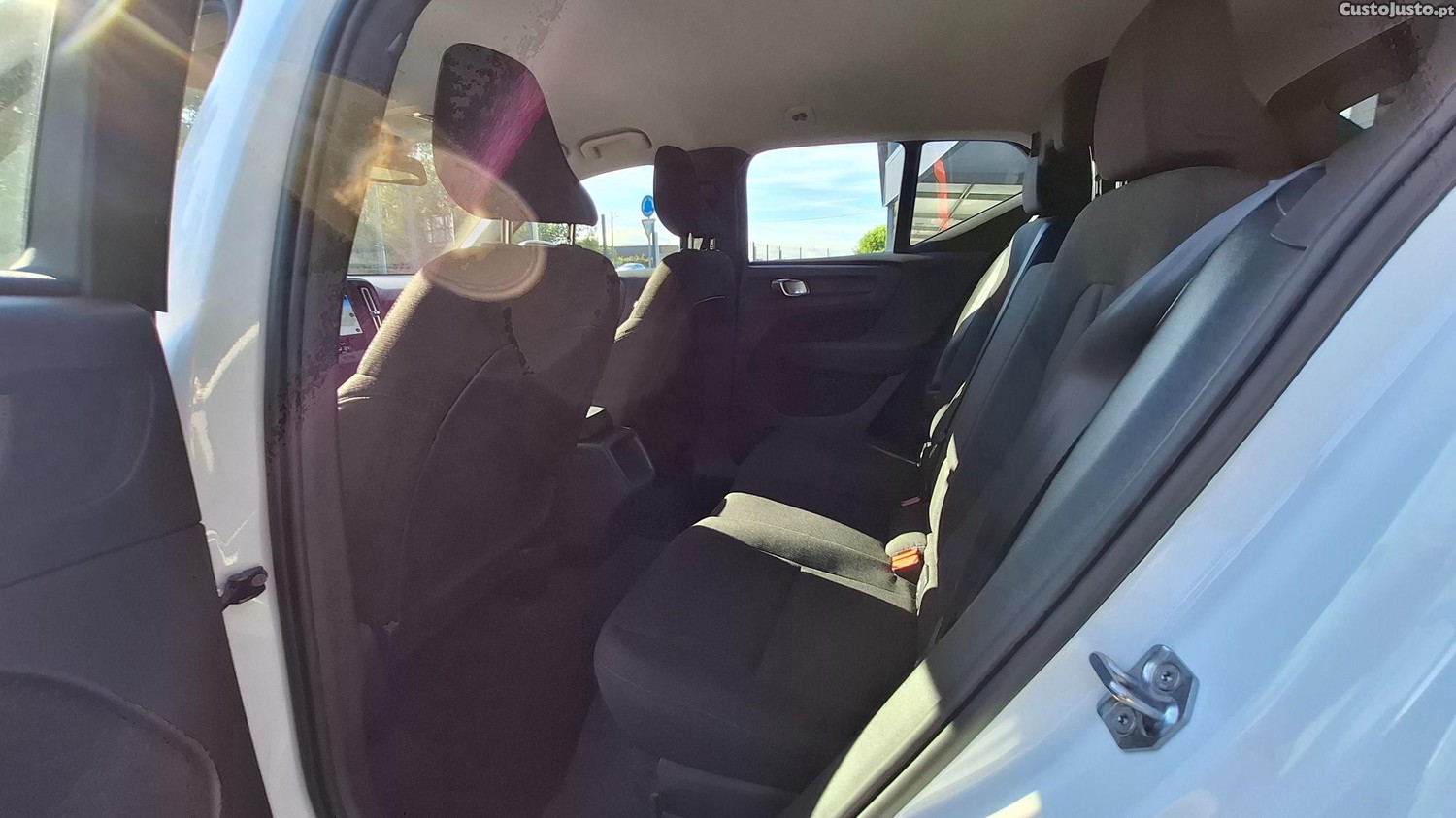 Volvo XC 40 2.0 D3 Momentum Plus — fotografia 2