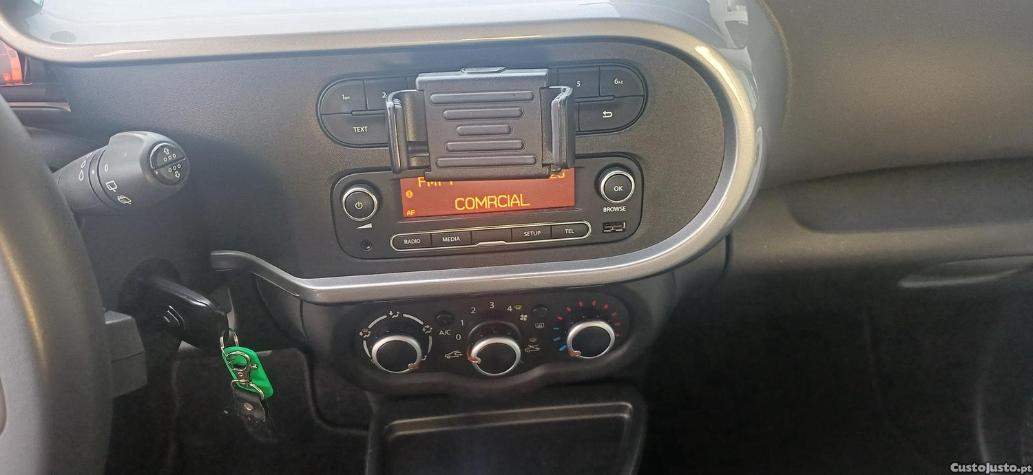 Renault Twingo SCE LIMITED — fotografia 4