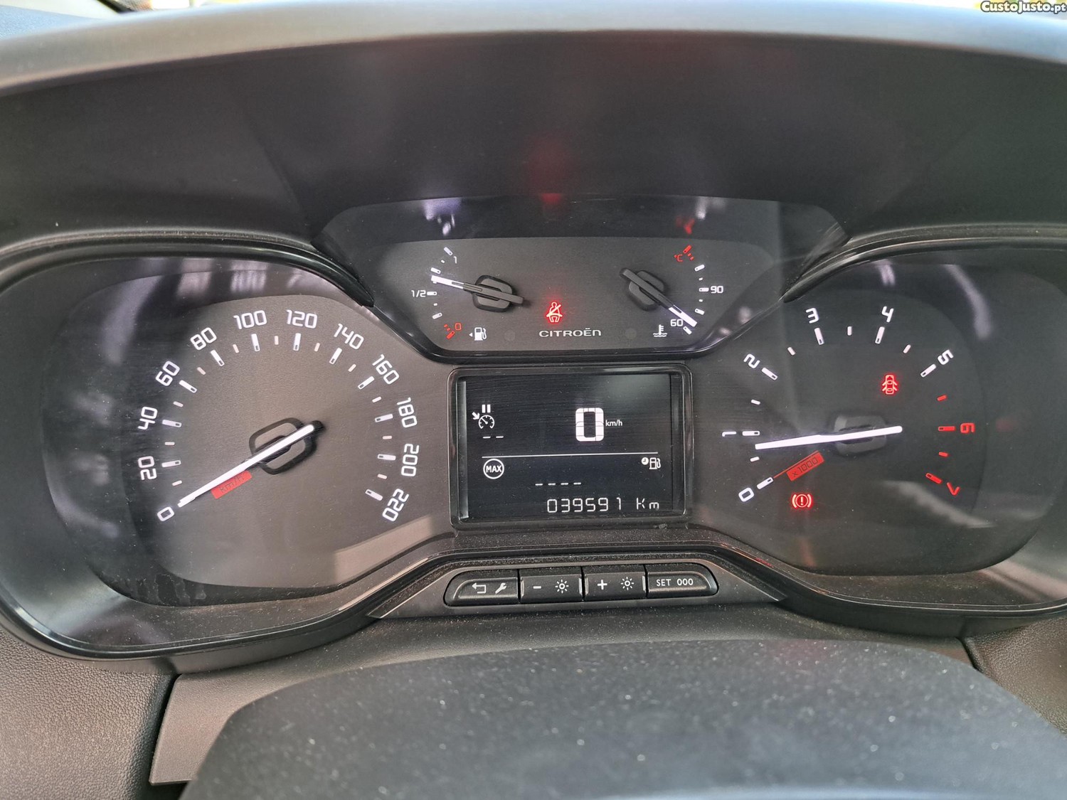 Citroën C3 Aircross 1.2 C-Séries 110 CV — fotografia 3