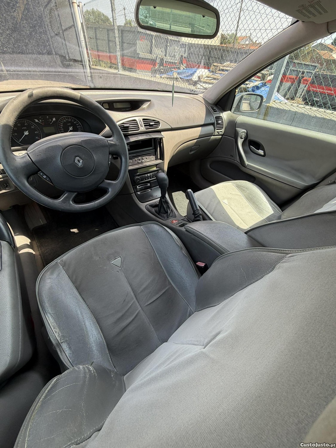 Renault Laguna 1.8i — fotografia 10