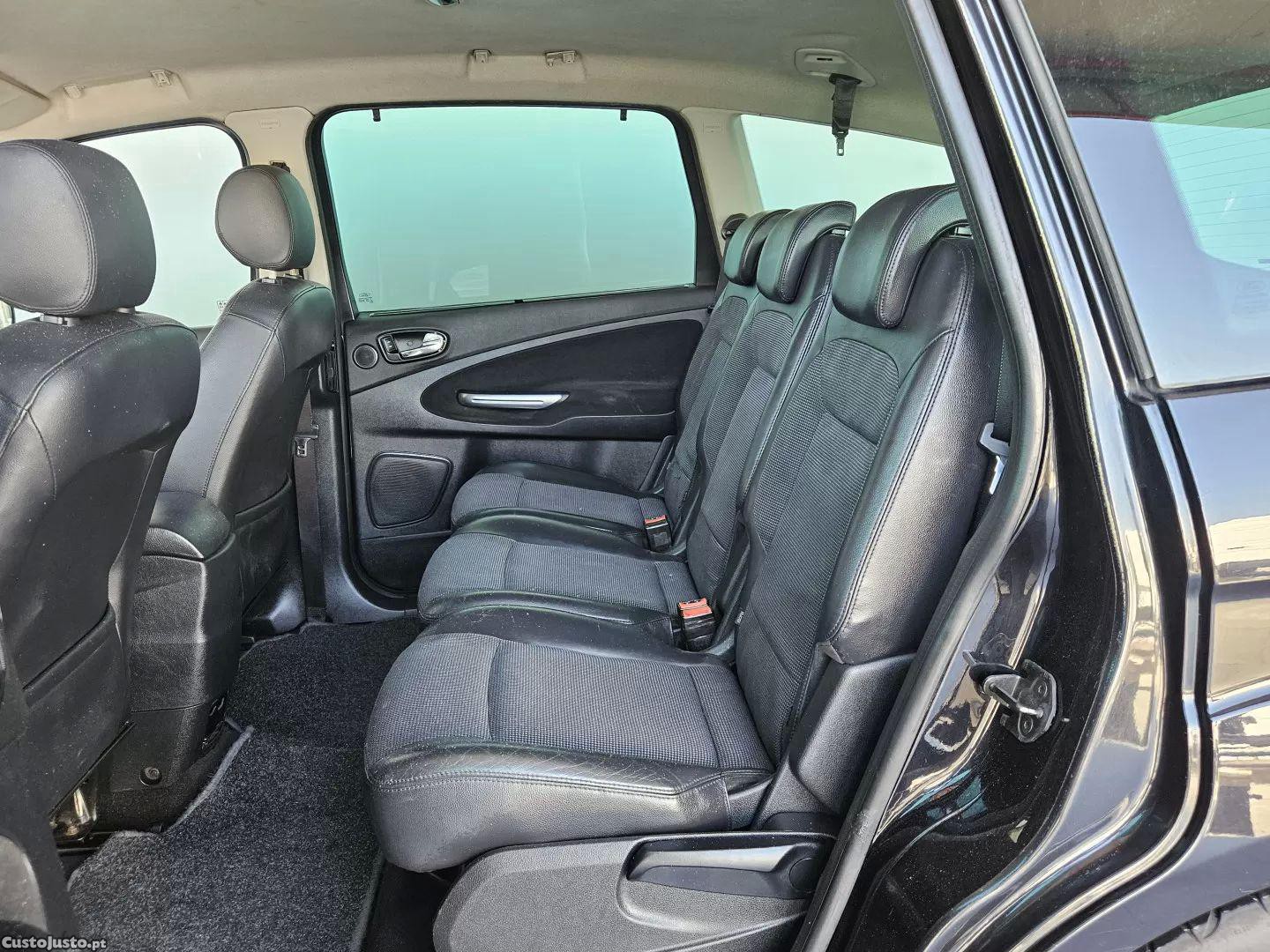 Ford S-Max 7 lugares — fotografia 3