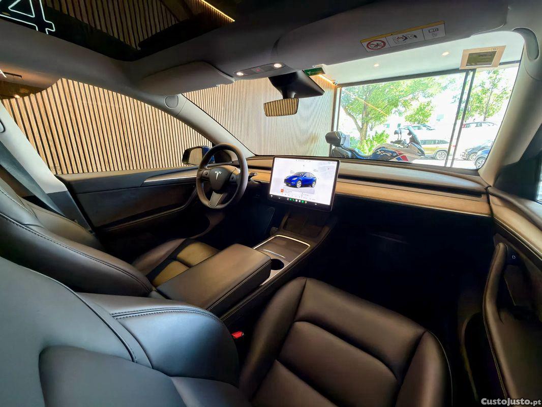 Tesla Model Y Tração Traseira — fotografia 14