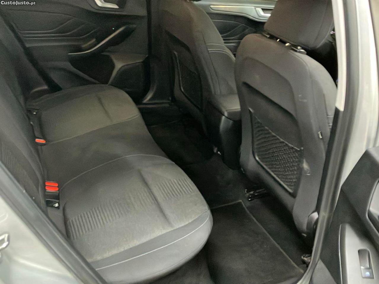 Ford Focus 1.0 EcoBoost Active X — fotografia 8