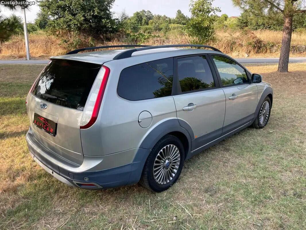 Ford Focus 1.6 TDCi DPF Titanium — fotografia 9