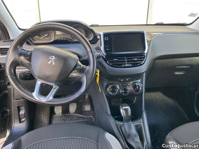 Peugeot 208 1.2 Puretech Style — fotografia 5