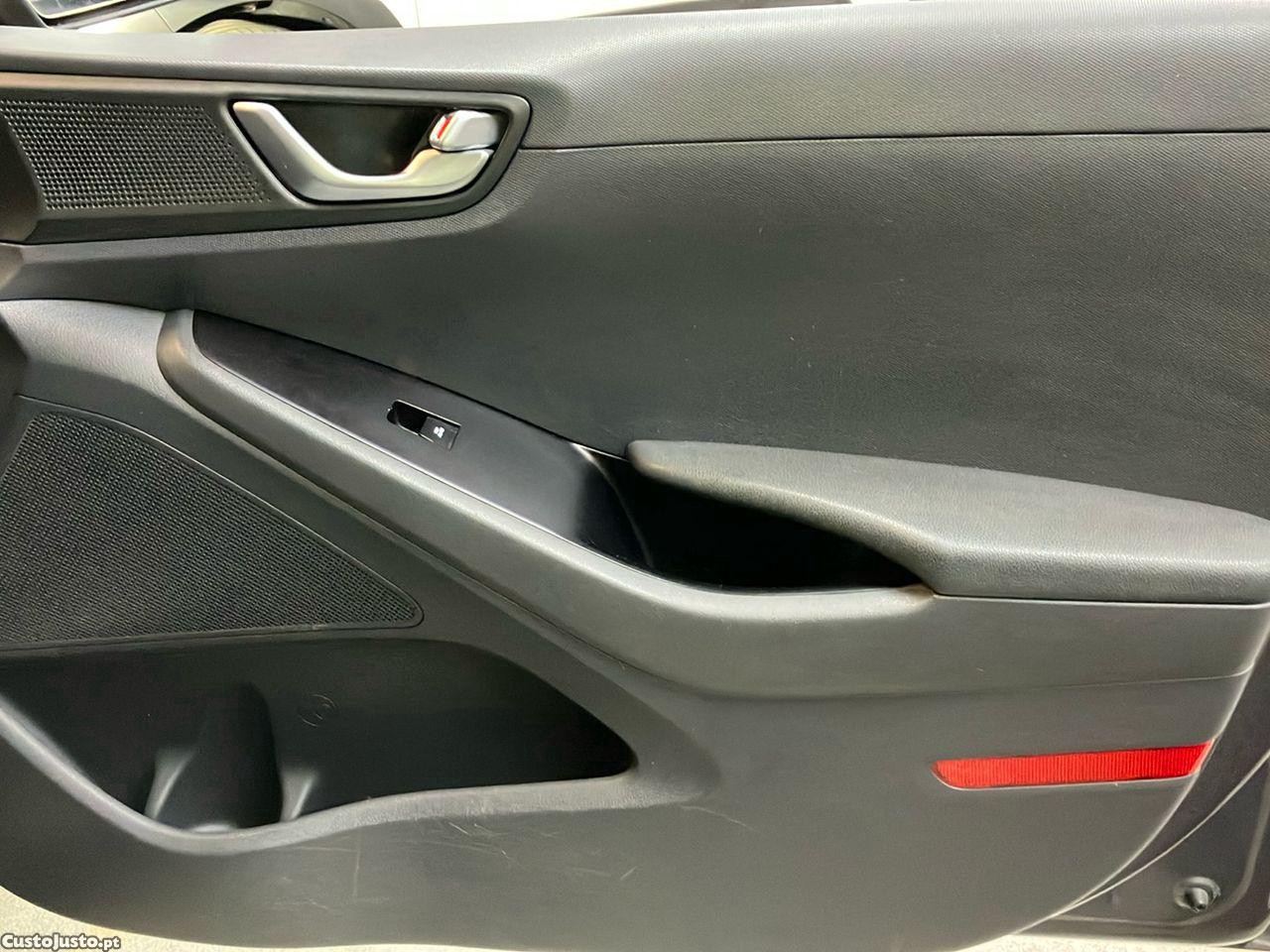 Hyundai IONIQ 28kWh Eletric Tech — fotografia 3