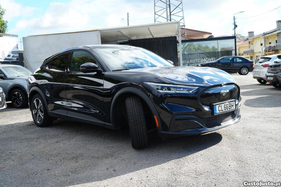 Ford Mustang Mach-E 75.7 kWh Premium AWD — fotografia 9