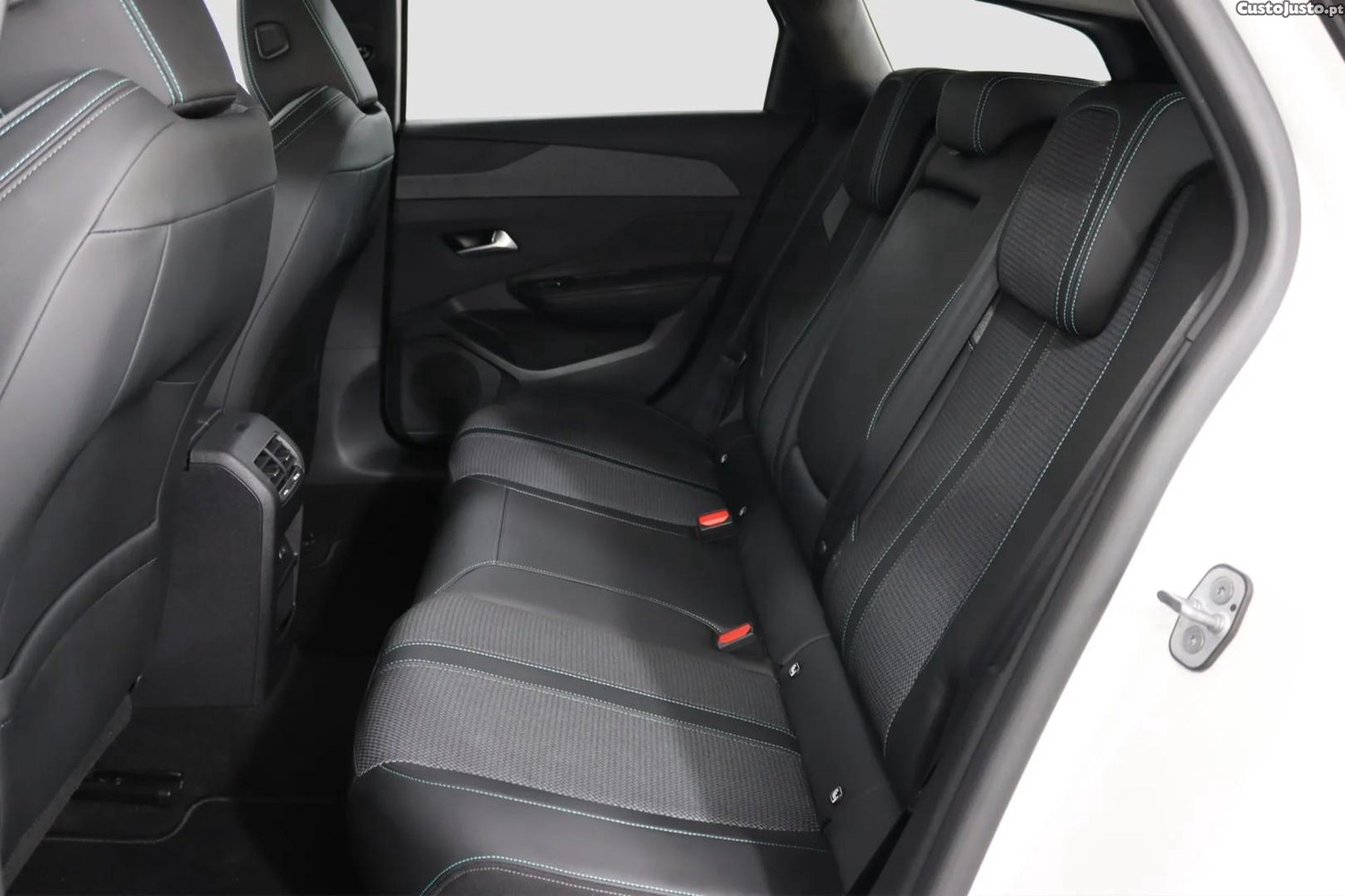 Peugeot 308 1.2 PureTech Allure Pack EAT8 — fotografia 4