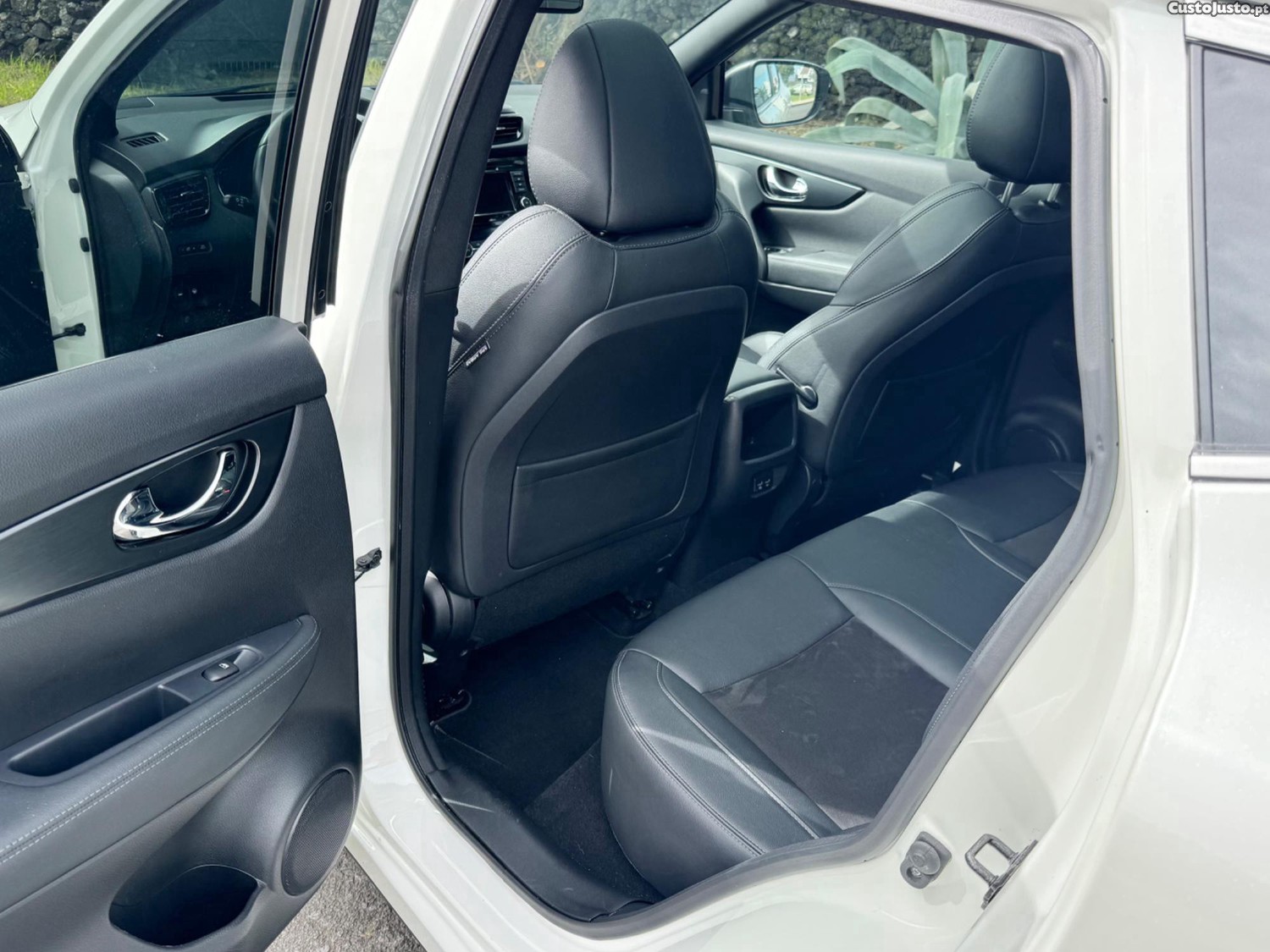 Nissan Qashqai Diesel 115CV Versão White And Black — fotografia 4