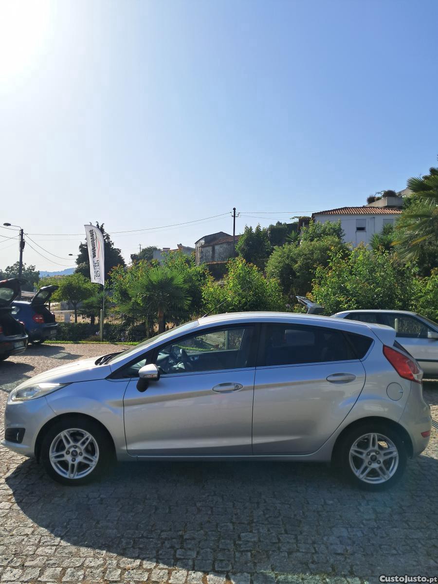 Ford Fiesta 1.5 Tdci Titanium — photo 3
