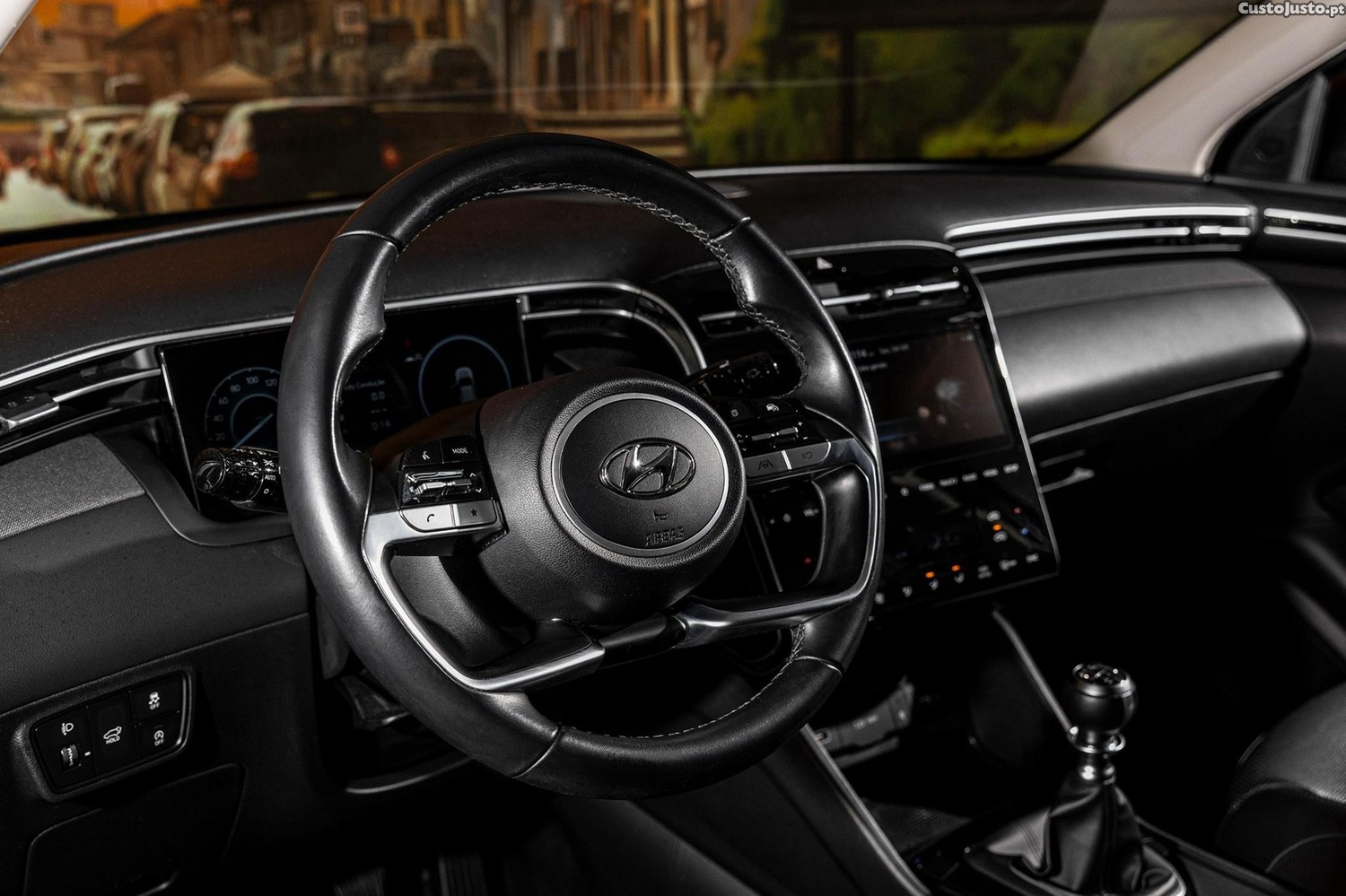 Hyundai Tucson 1.6 CRDi Premium — fotografia 17
